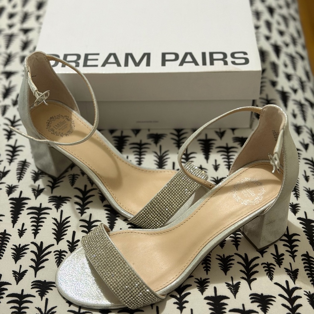 Dream Pairs Glittering Silver Heels